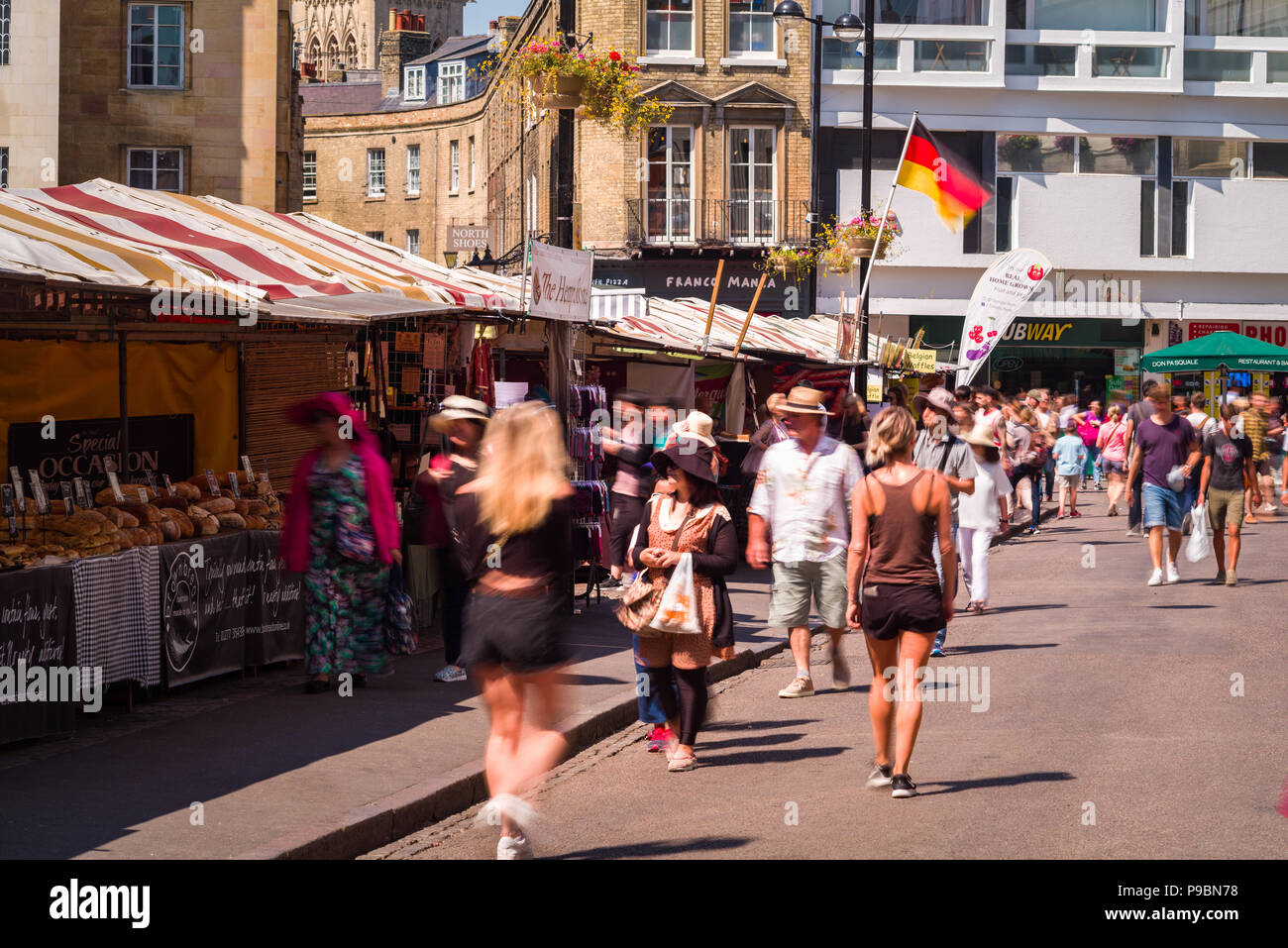 Outdoor market stalls hi-res stock photography and images - Alamy