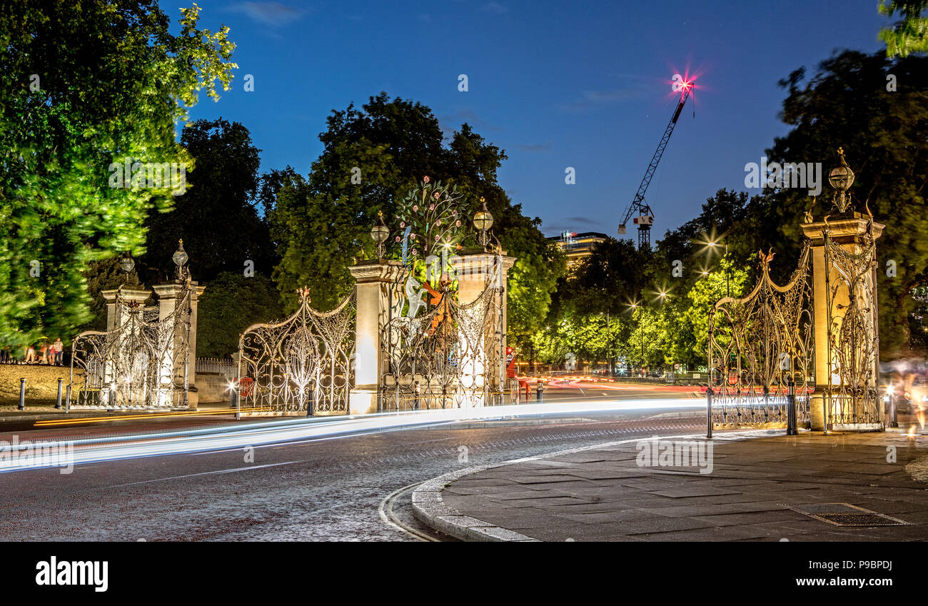 Queen Elizabeth Gate At Night Hyde Park Corner London UK Stock Photo