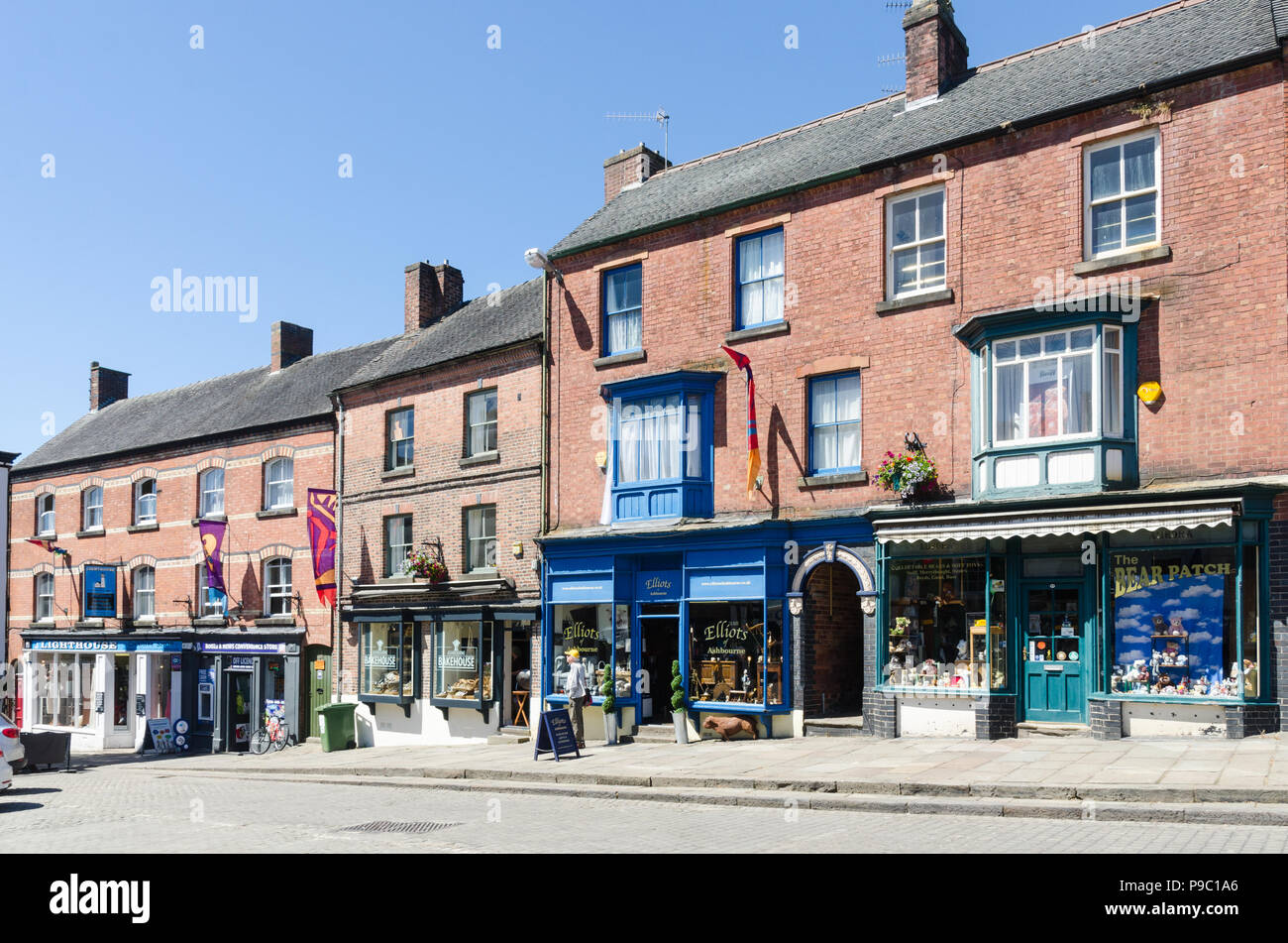 Shops and cafes in Victoria Square in the Derbyshire Dales market town of Ashbourne Stock Photo