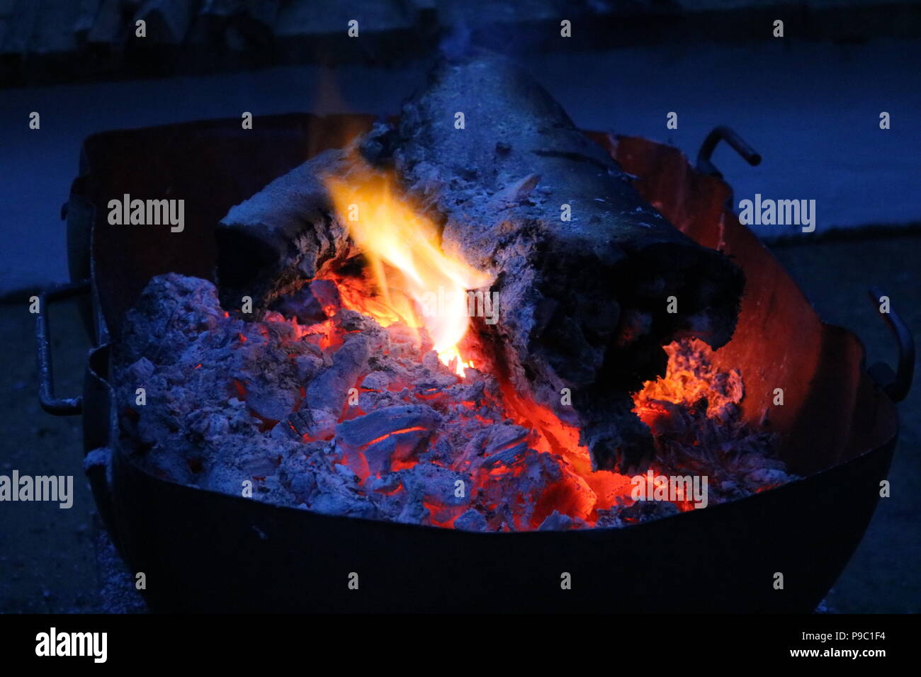 Glowing embers of wooden in a round fire pit Stock Photo - Alamy