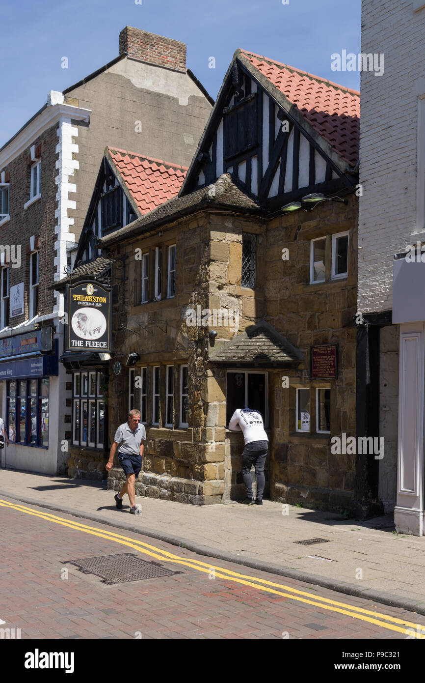 The Fleece Inn, the oldest public house in the market town of Northallerton, North Yorkshire, UK; parts of the building date from 15th century. Stock Photo