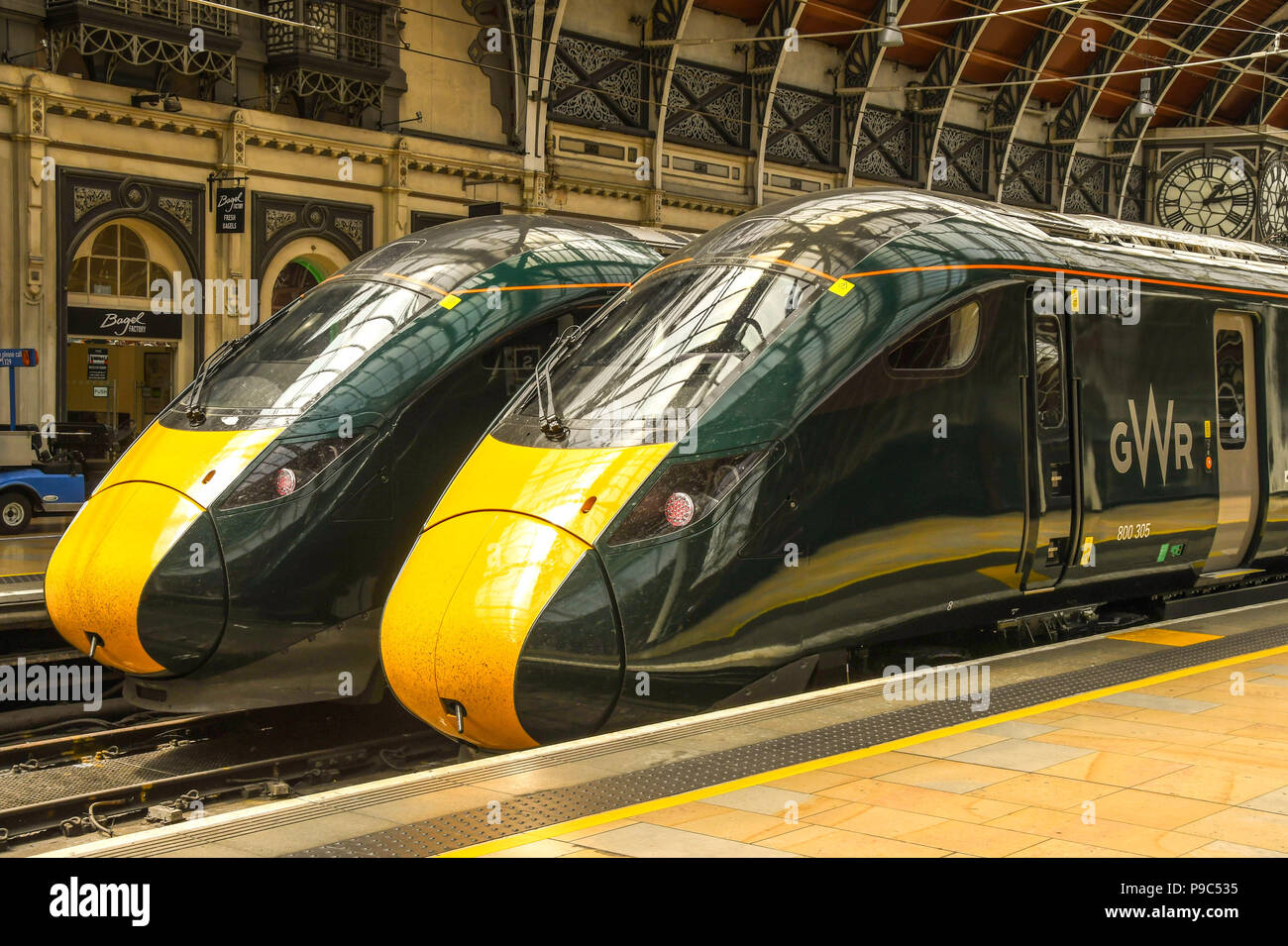 800 Train Two new Class 800 electro diesel trains operated by Great Western ...