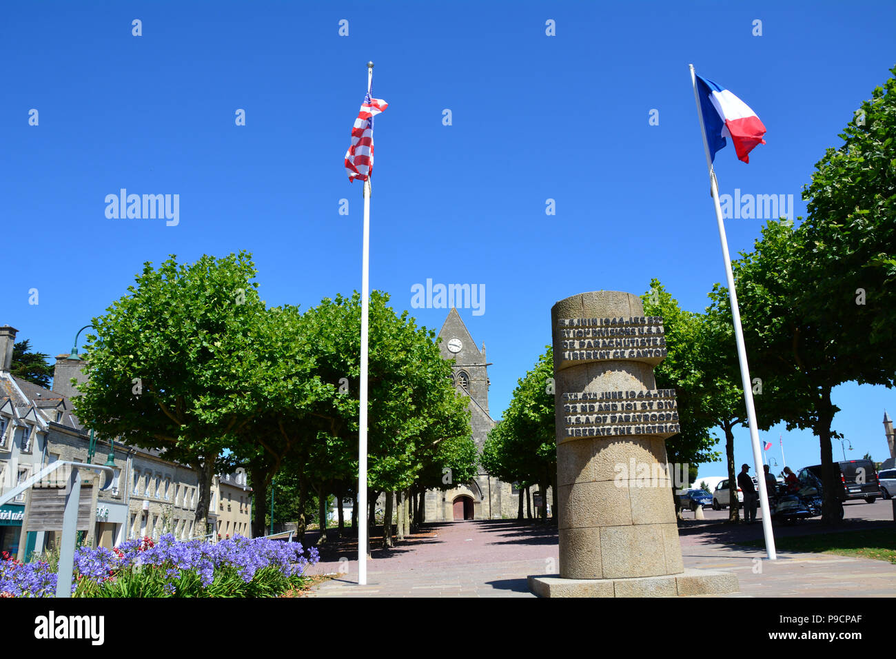 Saint mere eglise paratrooper hi-res stock photography and images - Alamy