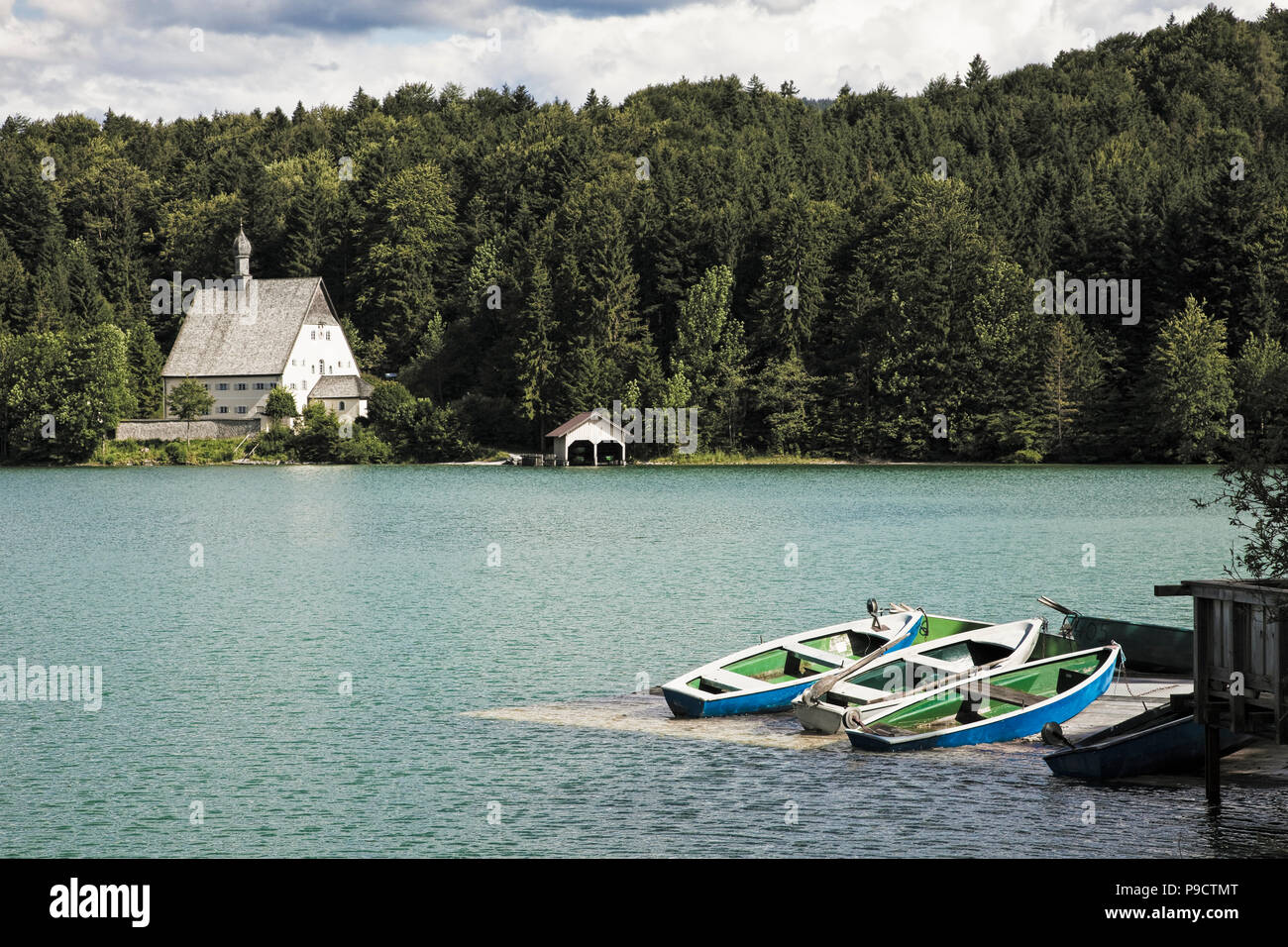 Boats and house on Lake Walchensee, Bavaria, Southern Germany, Europe Stock Photo
