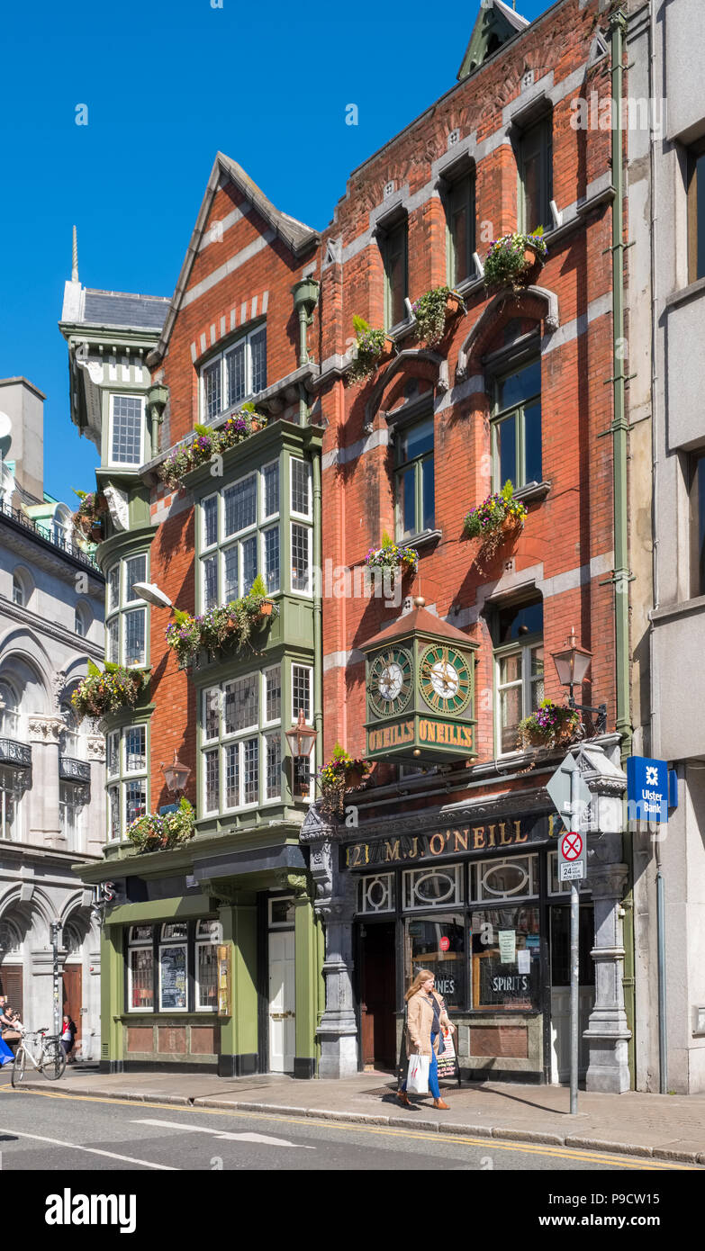 O'Neill's traditional pub front on Suffolk Street, Dublin, Ireland, Europe Stock Photo