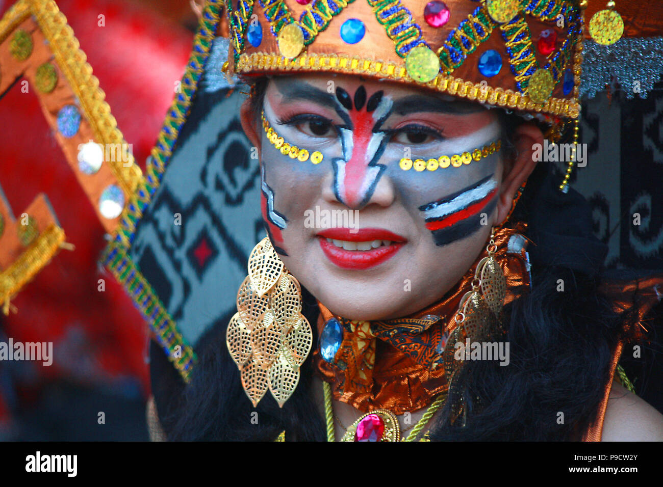 Solo, Indonesia. 14th July, 2018. One of participants used a variety of elegant batik clothing during Solo Batik Carnival XI Parade in Solo, Central Java. Batik has been approved by UNESCO as one of Indonesian Herritage Culture. Credit: Devi Rahman/Pacific Press/Alamy Live News Stock Photo