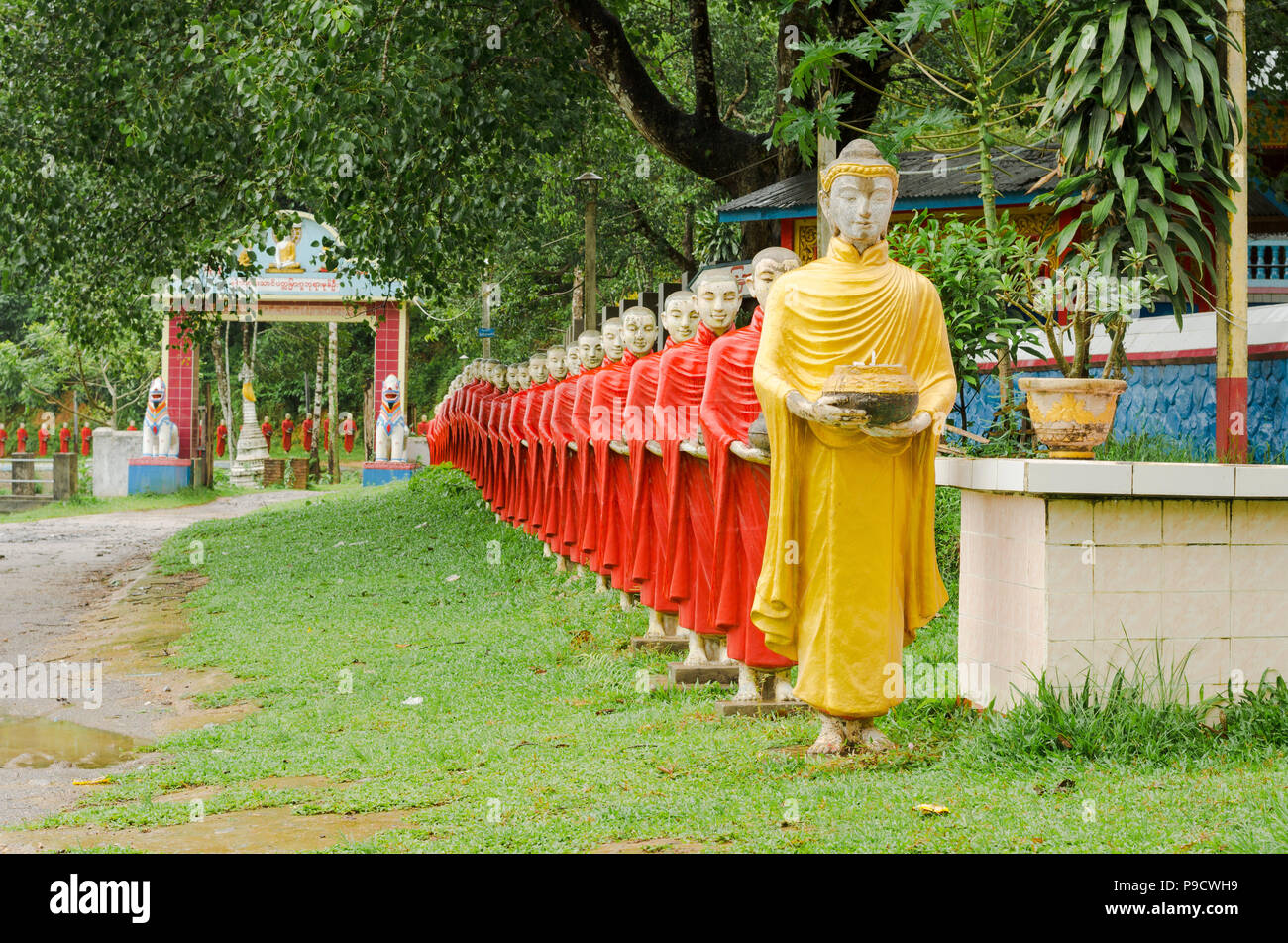 Buddhist monk figures hi-res stock photography and images - Alamy