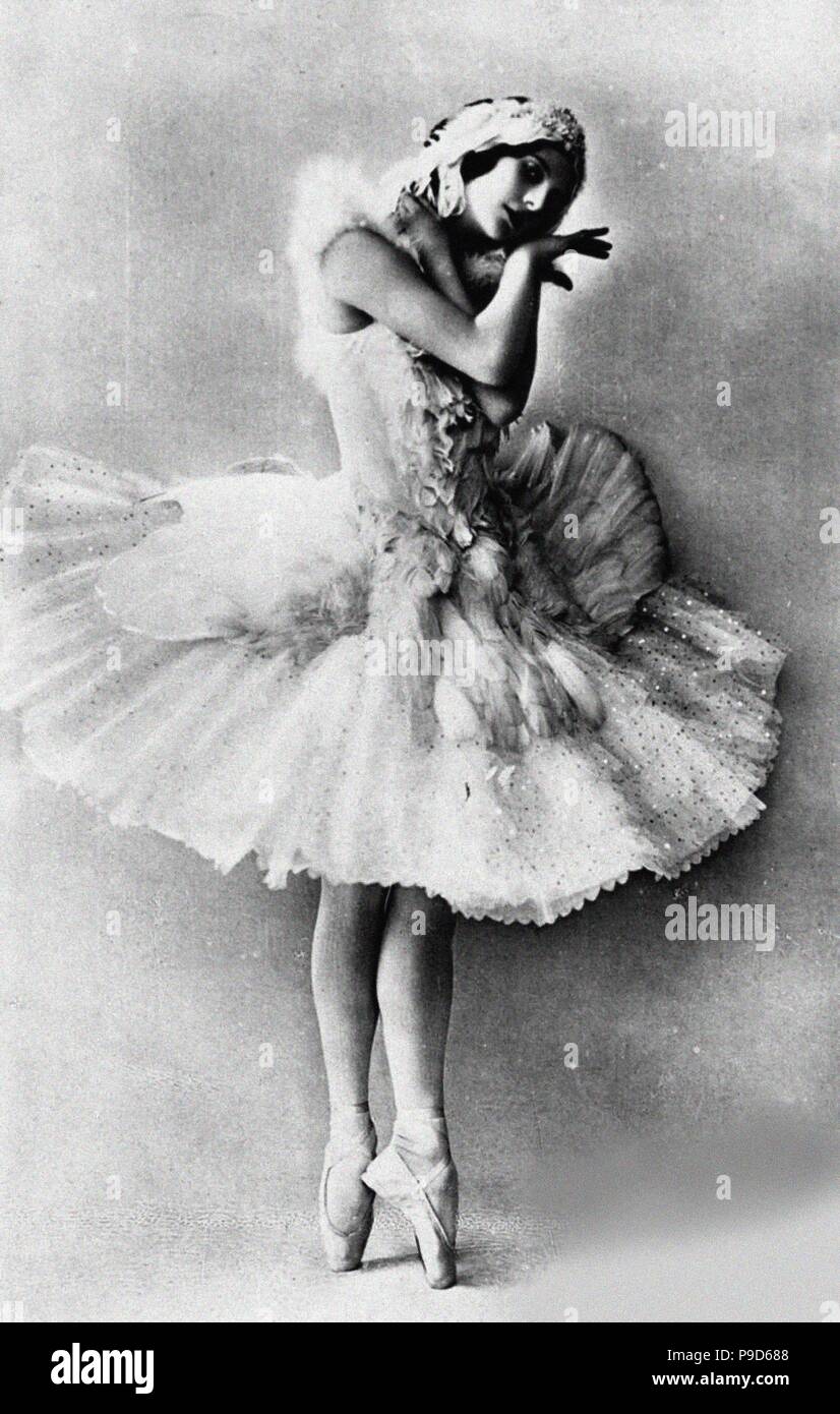 Anna Pavlova in the ballet The Dying Swan by Camille Saint-Saëns. Museum: Russian State Archive of Literature and Art, Moscow. Stock Photo