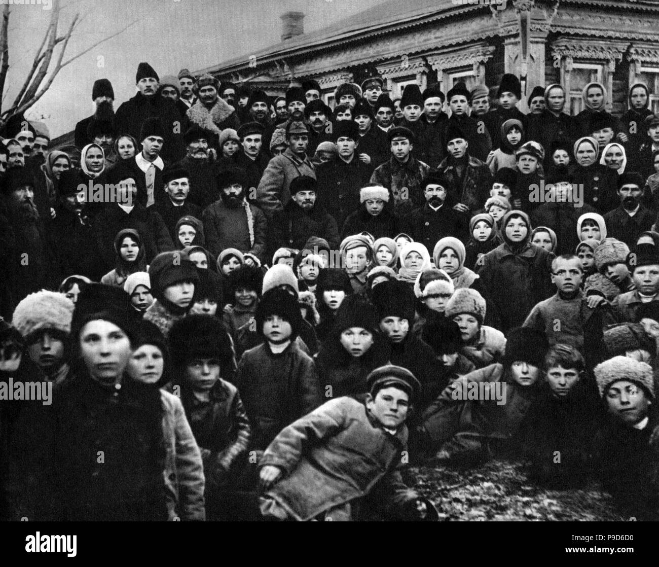 Vladimir Lenin and Nadezhda Krupskaya in Kashino on November 14, 1920. Museum: State History Museum, Moscow. Stock Photo