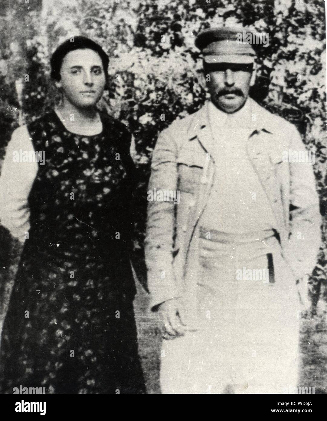 Josef Stalin with his second wife Nadezhda Alliluyeva (1901-1932). Museum: PRIVATE COLLECTION. Stock Photo