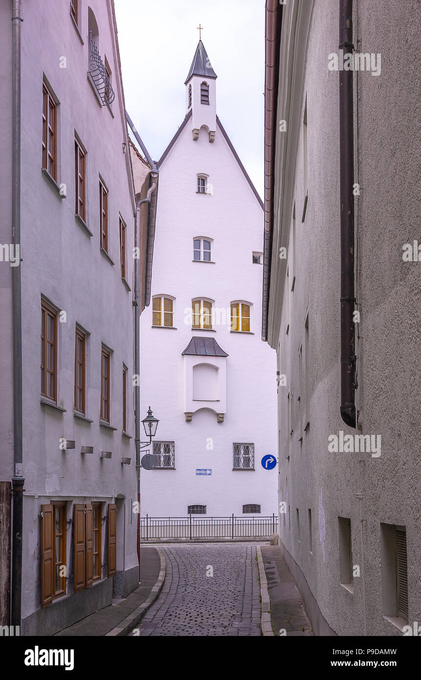 Augsburg, Bavaria, Germany - View through the narrow lane of Schleifergäßchen to the monastery of the Franciscan nuns of the Star of Mary. Stock Photo