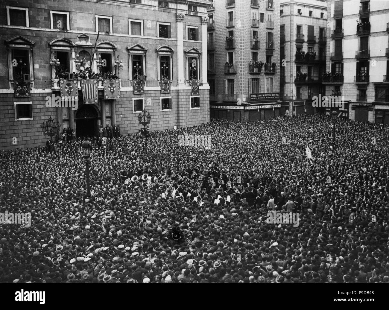 The Proclamation of the Second Spanish Republic in Barcelona on 14 April 1931. Museum: BARCELONA CITY COUNCIL. Stock Photo