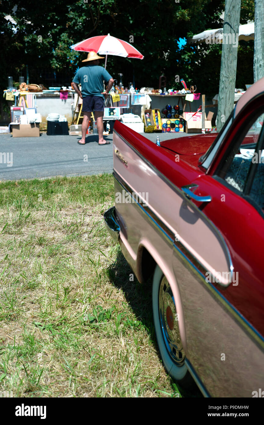 A CLASSIC  BICOLOR SIMCA CHAMBORD CAR DURING A BOOT SALE IN DORDOGNE FRANCE - FRENCH RETRO- FRENCH CAR - NOSTALGIC TIME- VINTAGE © Frédéric BEAUMONT Stock Photo