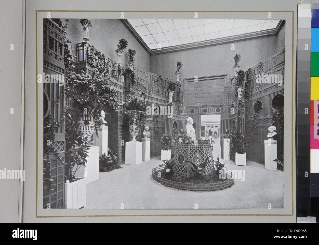 Hall of sculptures on the Dyaghilev's Exposition de l'Art russe at the  Salon d'Automne in Paris in 1906. Museum: PRIVATE COLLECTION Stock Photo -  Alamy