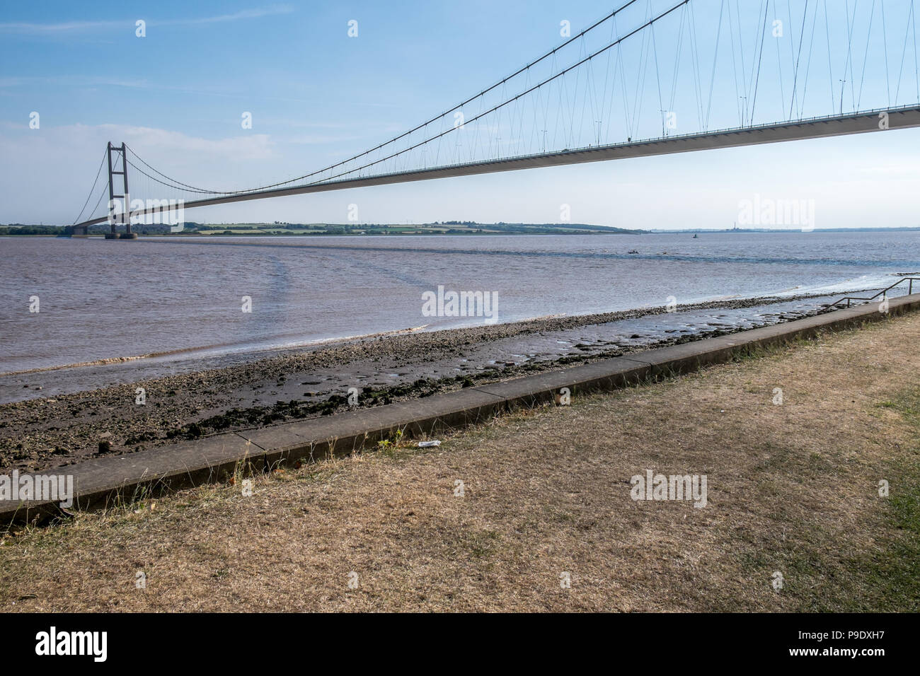 Side view of the Humber suspension Bridge Stock Photo - Alamy
