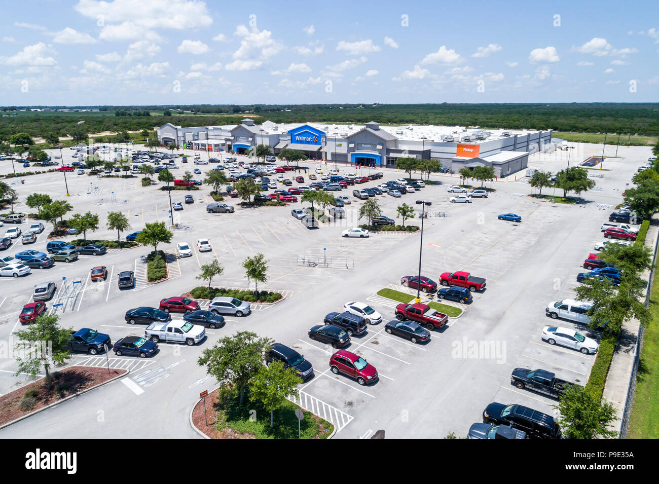 Walmart Supercenter Stock Photos & Walmart Supercenter Stock Images Alamy