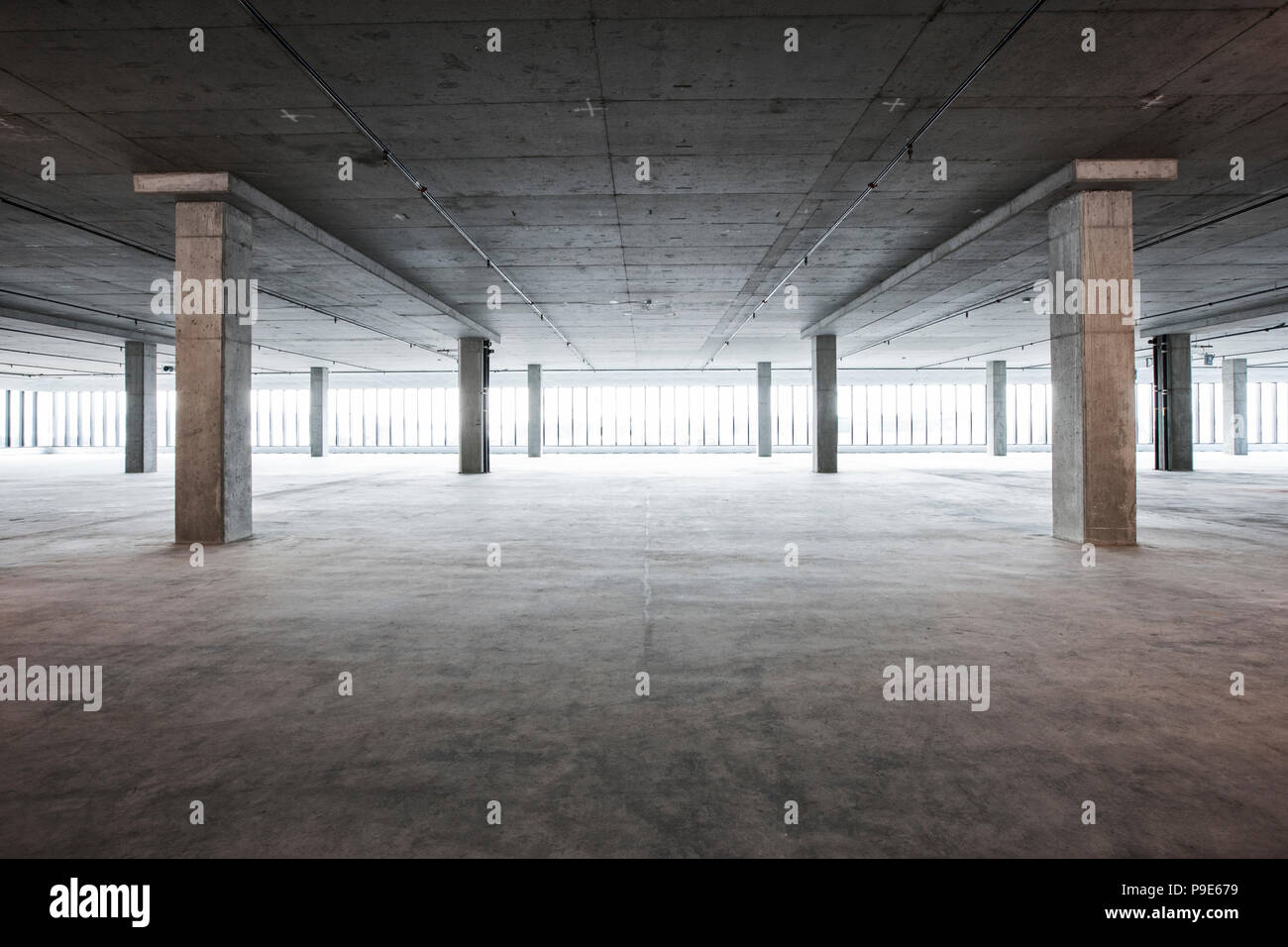 View of An empty raw business space ready for occupancy Stock Photo - Alamy