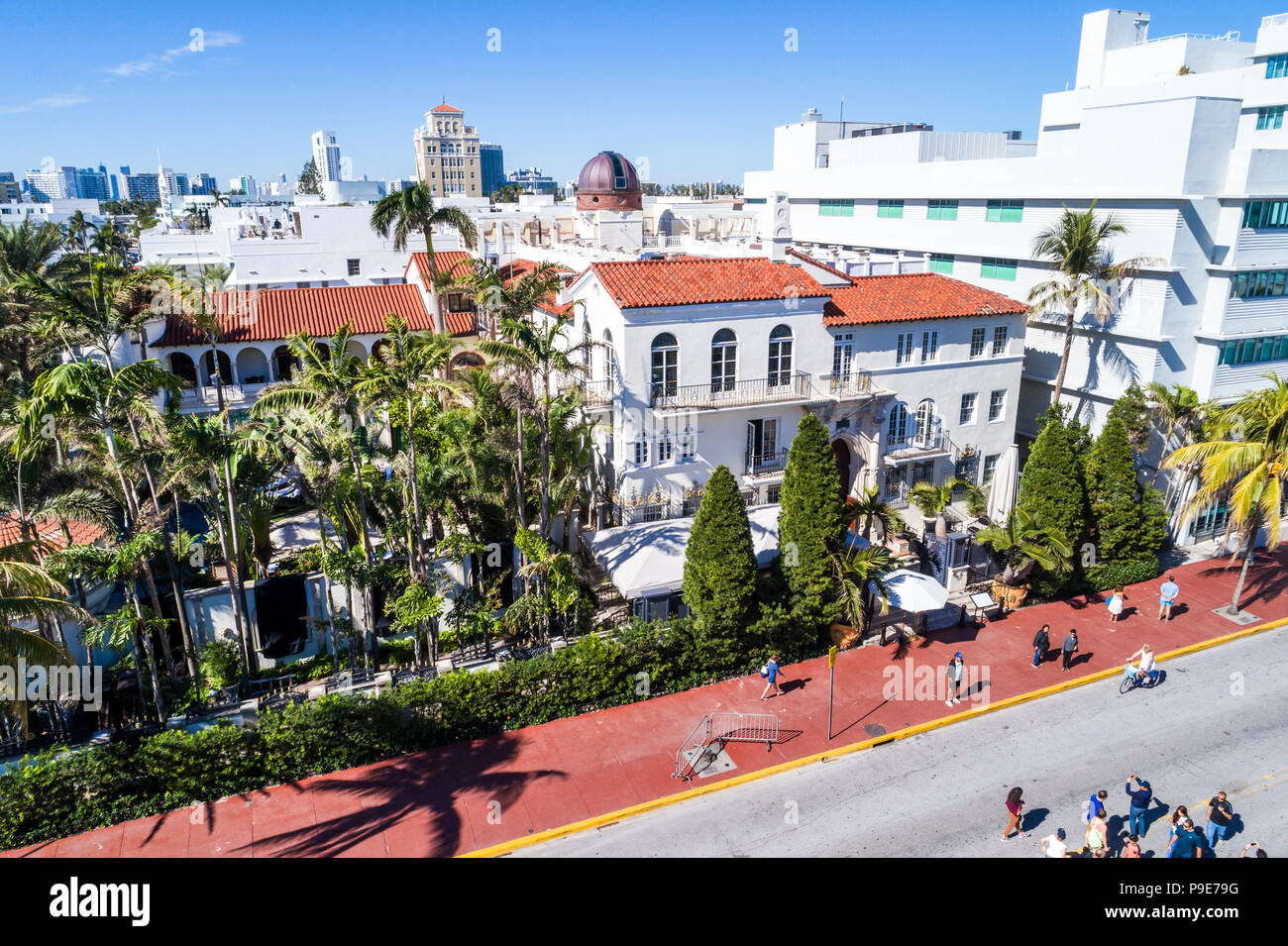 You Can Spend The Night In Versace S Super Luxe Former Mansion In South Beach Versace Mansion Mansions Versace Mansion Miami