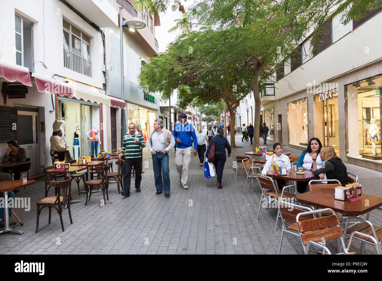 Shopping in canary islands hi-res stock photography and images - Alamy