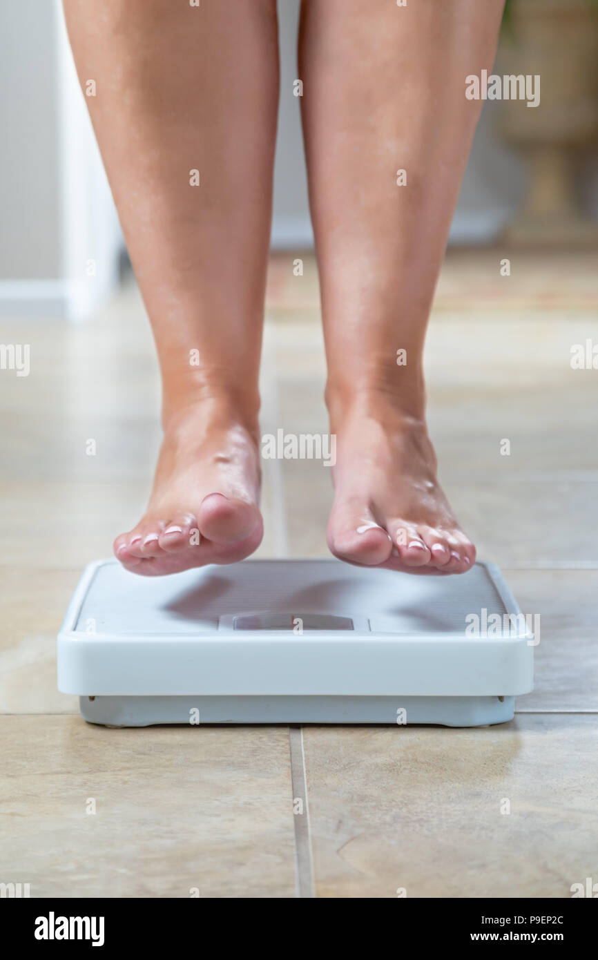 Woman on scale barefoot hi-res stock photography and images - Alamy