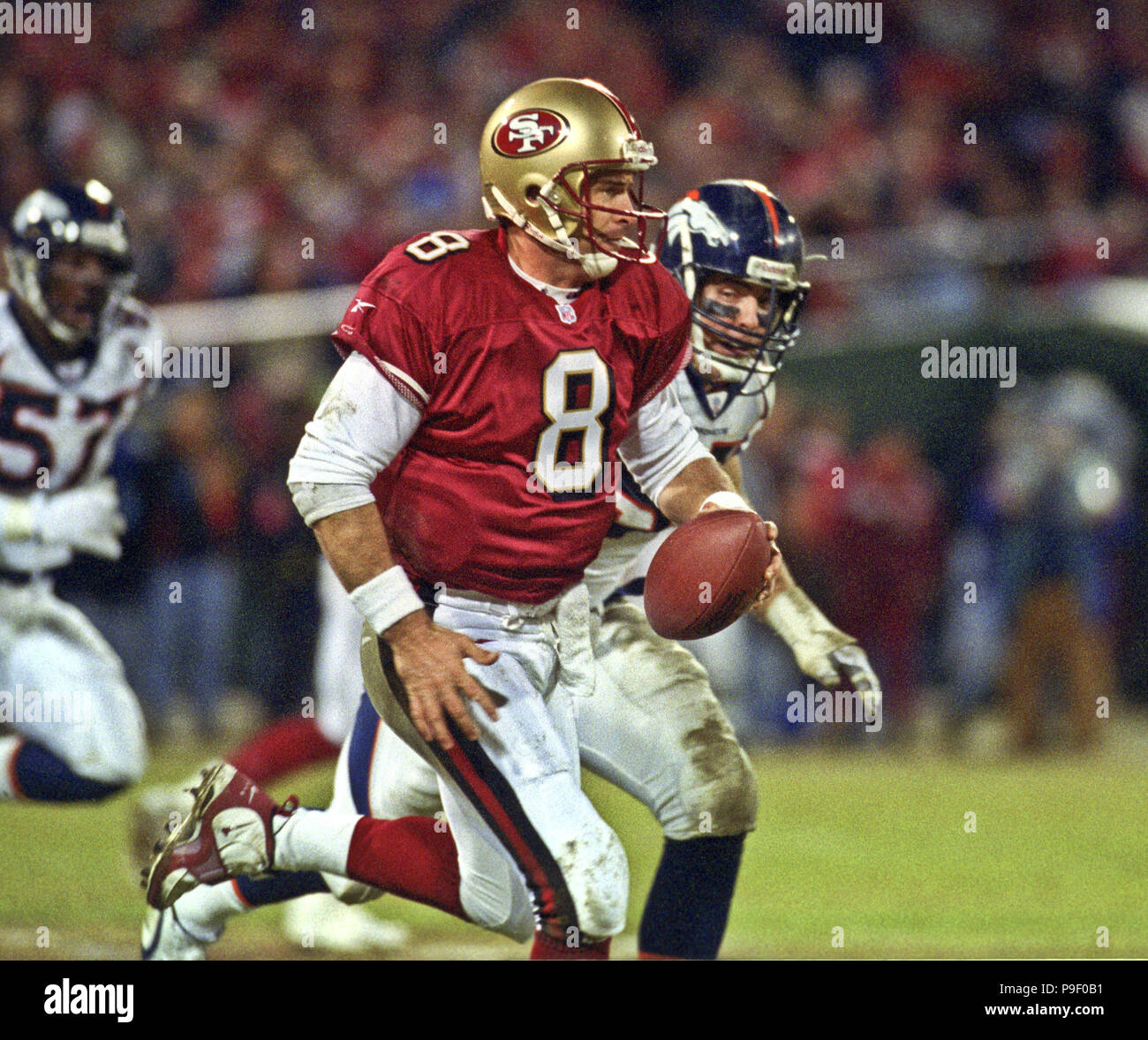 San Francisco, California, USA. 15th Dec, 1997. San Francisco 49ers vs. Denver Broncos at Candlestick Park Monday, December 15, 1997. 49ers beat Broncos 34-17. San Francisco 49ers quarterback Steve Young (8) attempt to out run Denver Broncos linebacker Bill Romanowski Credit: Al Golub/ZUMA Wire/Alamy Live News Stock Photo