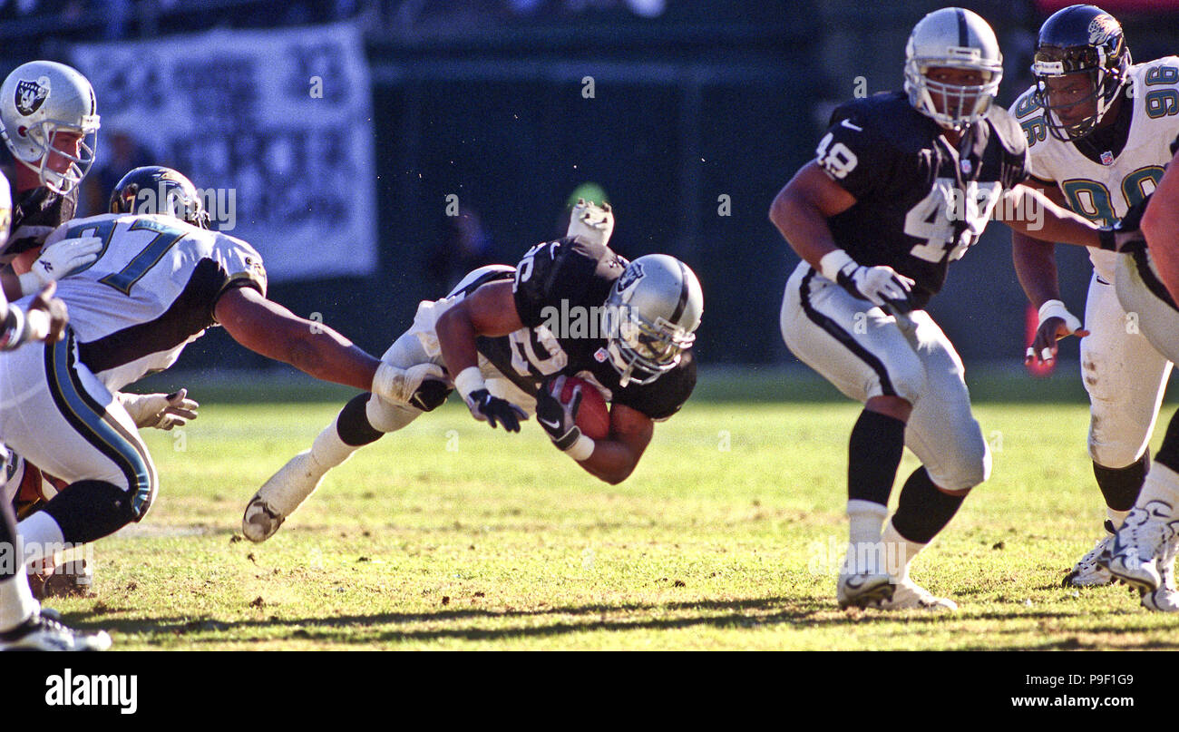 Oakland, California, USA. 15th Sep, 1996. Oakland Raiders vs. Jacksonville  Jaguars at Oakland Alameda County Coliseum Sunday, September 15, 1996.  Raiders beat Jaguars 17-3. Oakland Raiders running back Harvey Williams  Credit: Al