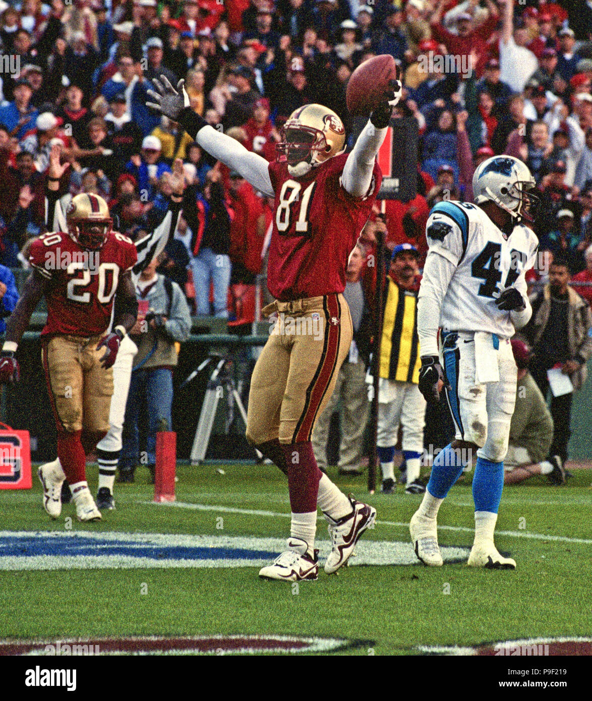 San Francisco 49ers Terrell Owens (81) jokes with the fans after scoring  two TDs in San Francisco, CA, Dec 7, 2003 . The 49ers defeated the  Cardinals 50-14. (UPI Photo/Terry Schmitt Stock Photo - Alamy