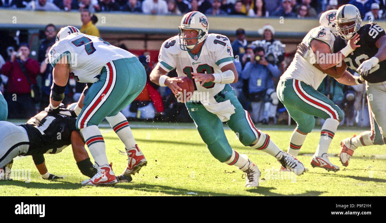 San Francisco, California, USA. 6th Dec, 1992. San Francisco 49ers vs.  Miami Dolphins at Candlestick Park Sunday, December 6, 1992. 49ers Beat  Dolphins 27-3. Miami Dolphins quarterback Dan Marino Credit: Al Golub/ZUMA