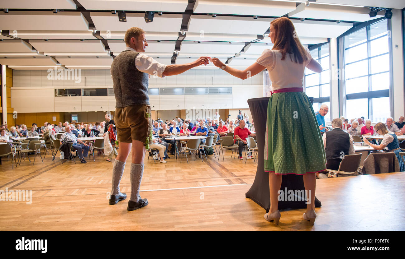 18 July 2018, Berchtesgaden, Germany: Mayor Franz Rasp (L) receives a ...