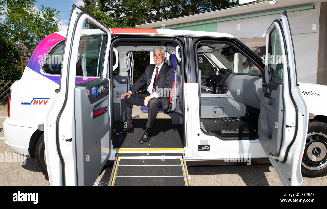 18 July 18 Hamburg Germany An Electronic Shuttle Of The Railway Subsidiary Company Ioki Is Driven Around During Its Presentation At A Press Conference Photo Daniel Reinhardt Dpa Stock Photo Alamy