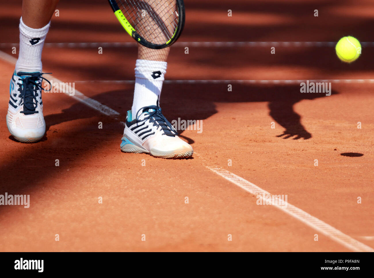 Umag, Croatia. 18th July 2018. CROATIA, Umag: The shadow of Marco Cecchinato of Italy during the singles match Vesely v Cecchinato at the ATP 29th Plava laguna Croatia Open Umag tournament at the at the Goran Ivanisevic ATP Stadium, on July 18, 2018 in Umag. Credit: Andrea Spinelli/Alamy Live News Stock Photo