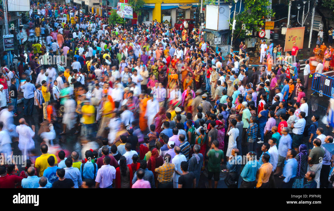 Kolkata, India. 15th July, 2018. Devotees from all around the world experiencing Rathyatra Festival at Kolkata. Credit: Tirthankar Das/Pacific Press/Alamy Live News Stock Photo