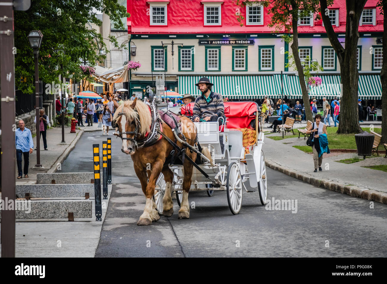 horse carriage ride quebec city Stock Photo Alamy