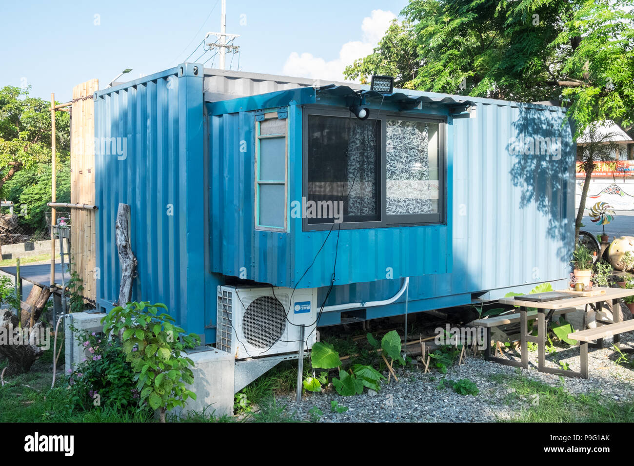 Shipping,container,house,Dulan,village,Taitung,Taitung County,East  Coast,south,of,Taipei,Taiwan,China,Chinese,Republic of China,ROC,Asia,Asian  Stock Photo - Alamy