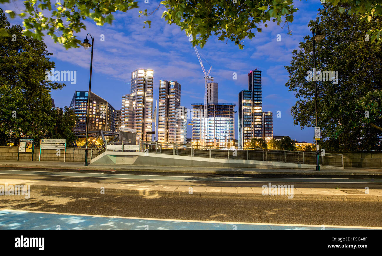 Lights architecture modern london hi-res stock photography and images ...