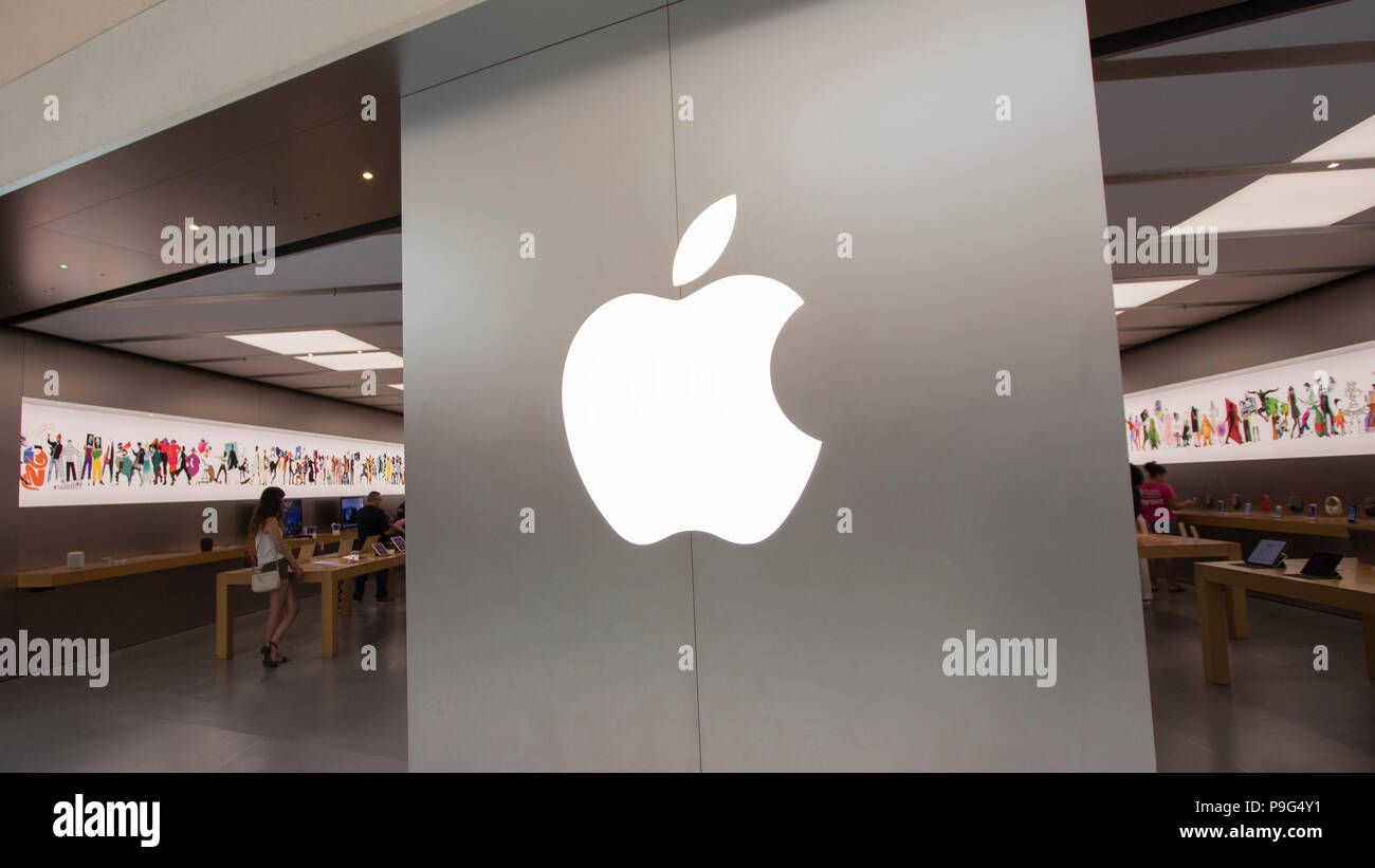 Apple store at the International Mall Tampa, Tampa, Florida Stock Photo -  Alamy