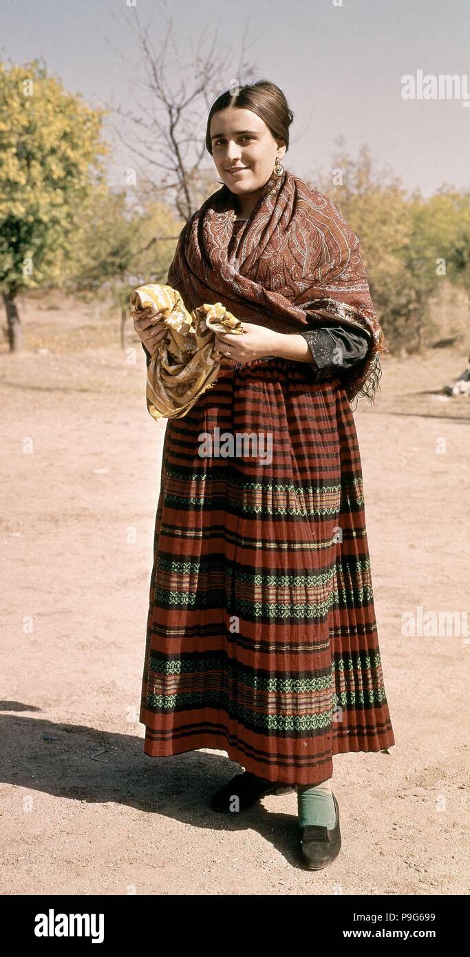 TRAJE REGIONAL MOZA DE ALBACETE. Location: MUSEO DE ARTE POPULAR, MADRID,  SPAIN Stock Photo - Alamy