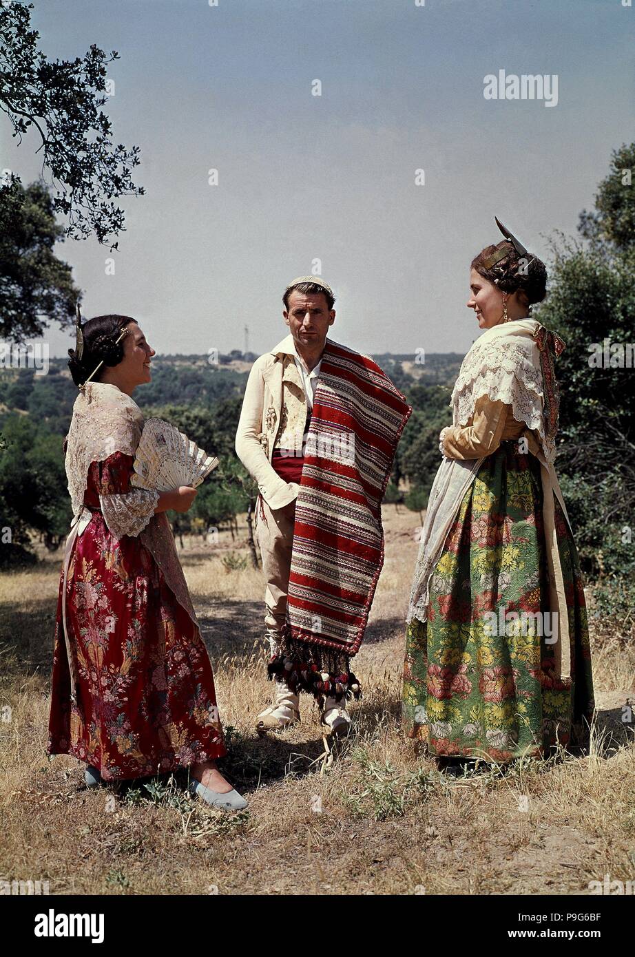 TRAJE REGIONAL DE MOZA LAGARTERANA (TOLEDO). Location: MUSEO DE ARTE  POPULAR. MADRID. SPAIN Stock Photo - Alamy