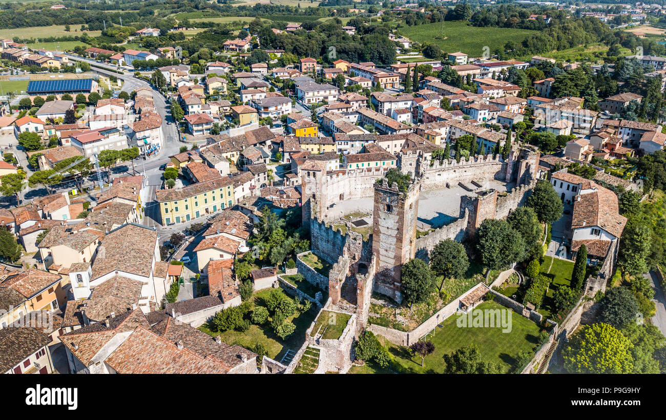 Castle of Ponti sul Mincio or Castello di Ponti sul Mincio, Mantua Province, in the Lombardy Region of Italy Stock Photo