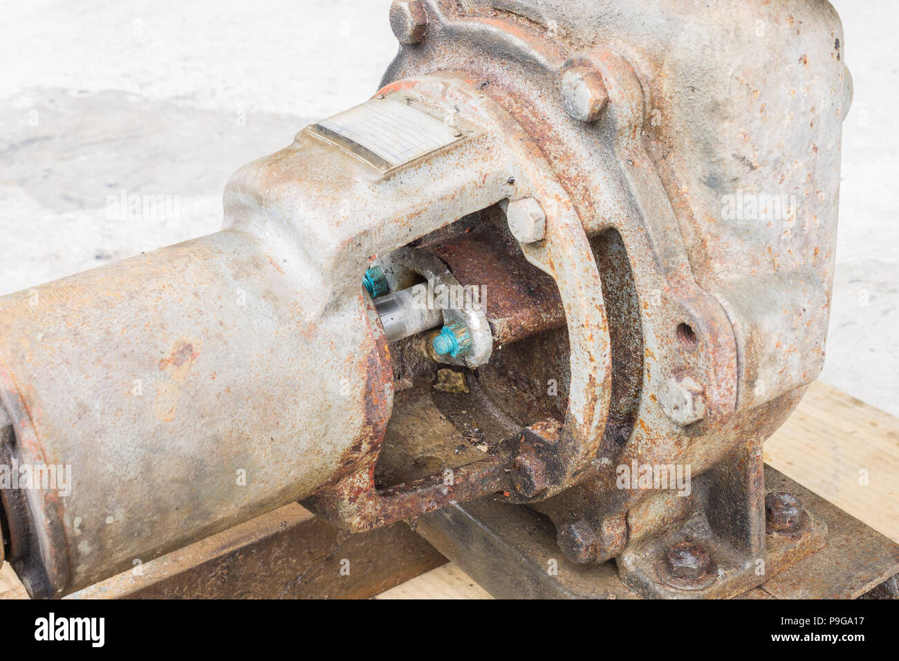 Old fashioned mechanical water pump hi-res stock photography and images -  Alamy