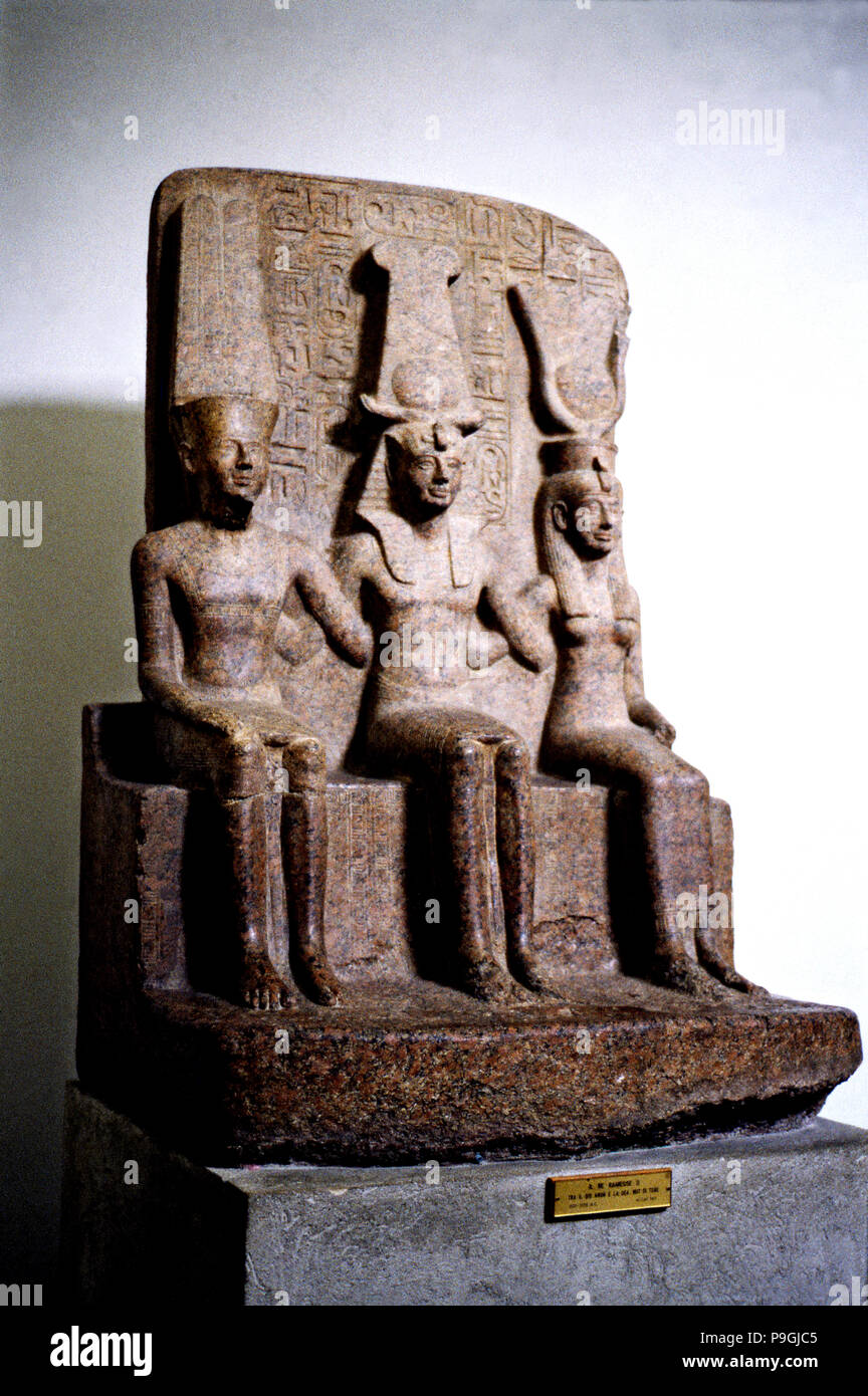 Ramses II (1301 - 1235 BC), pharaoh of the XIX Dynasty. Ramses II sculpture with God Amon and God… Stock Photo