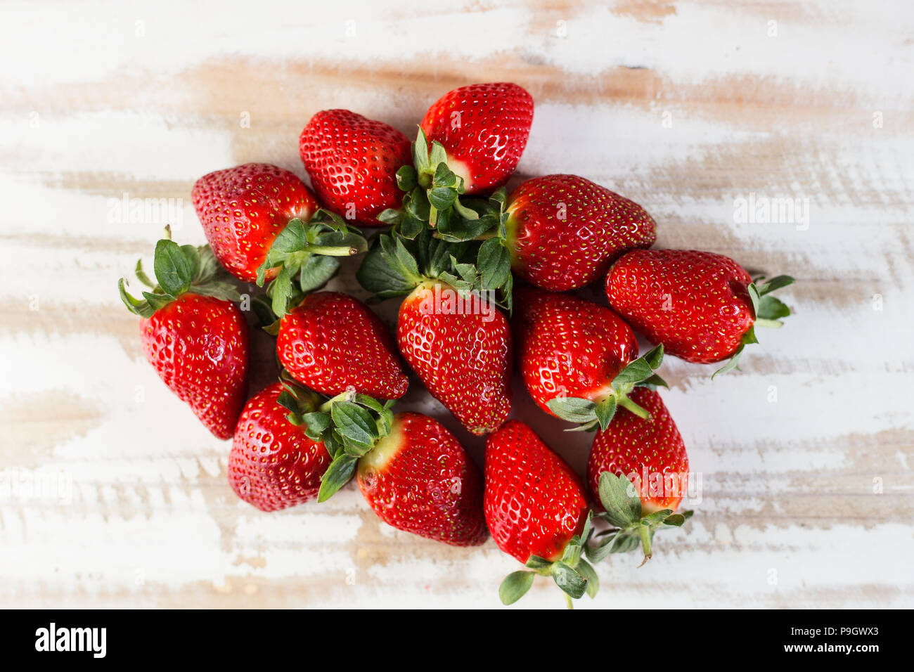 Bunch of strawberries on a white washed wood texture Stock Photo - Alamy