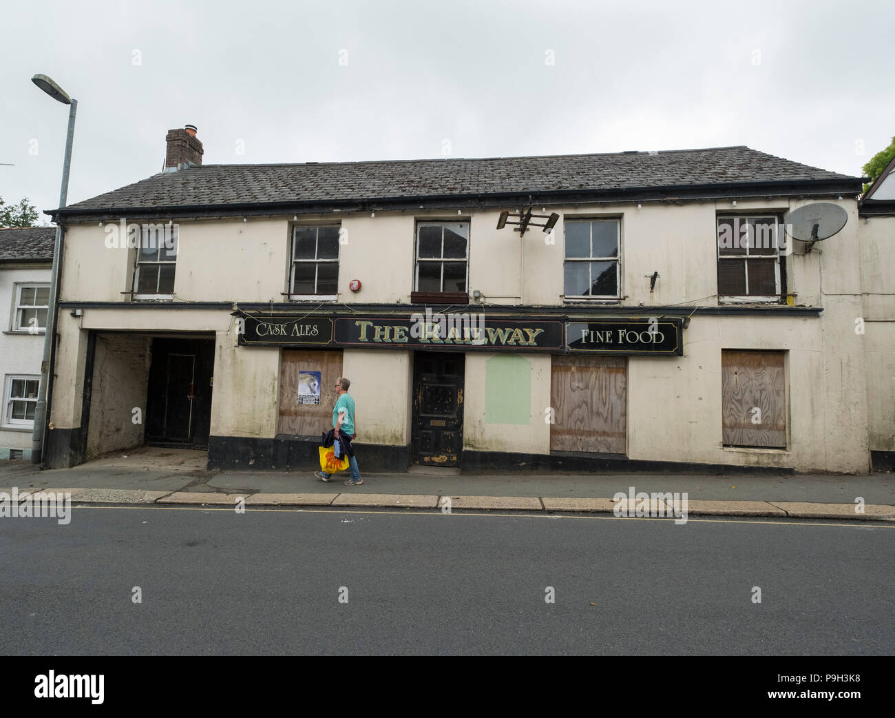 The Railway pub at Liskeard, Cornwall, closed and boarded up. England, UK Stock Photo