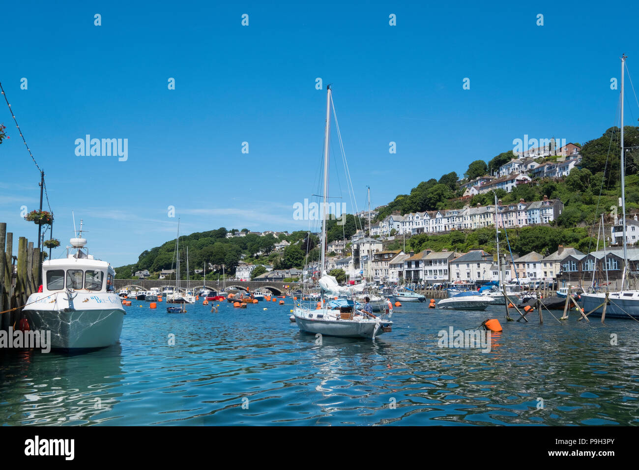 Boats moored in the harbour at the fishing port of Looe, Cornwall ...