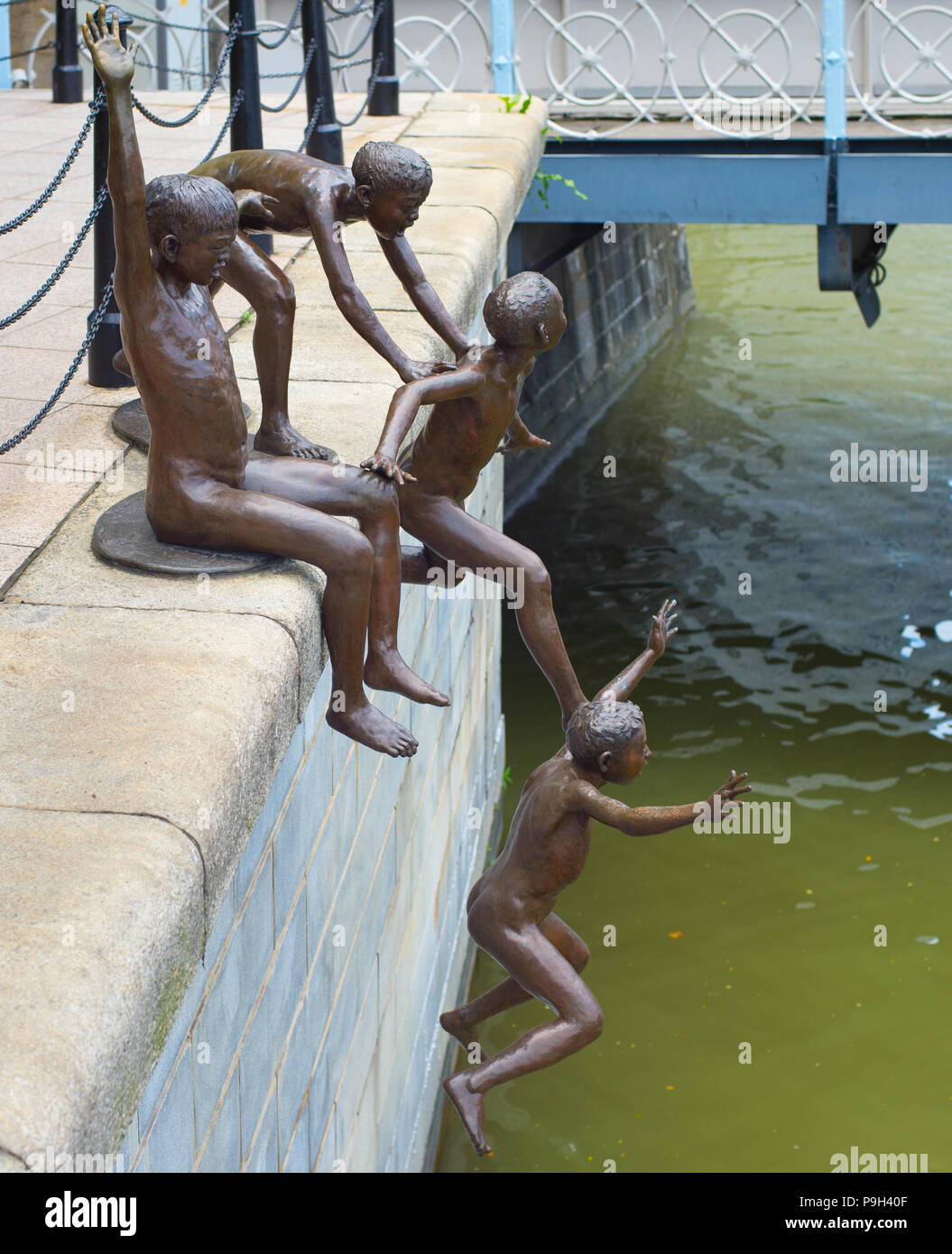 SINGAPORE - FEBRUARY 16, 2017: 'People of the River' statue by Chong Fah Cheong of children jumping into the river in Singapore Stock Photo