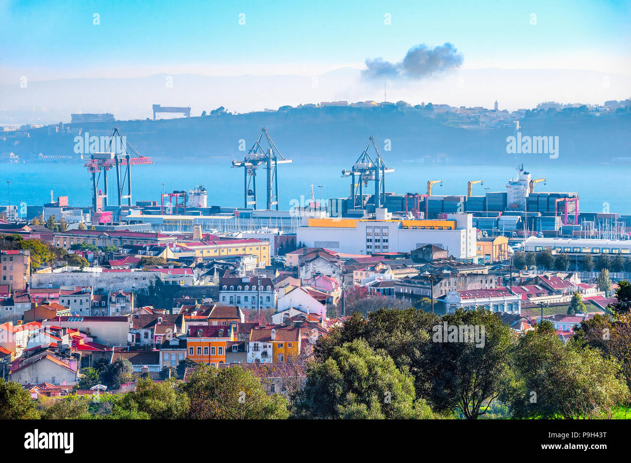Shipping containers overview hi-res stock photography and images - Alamy