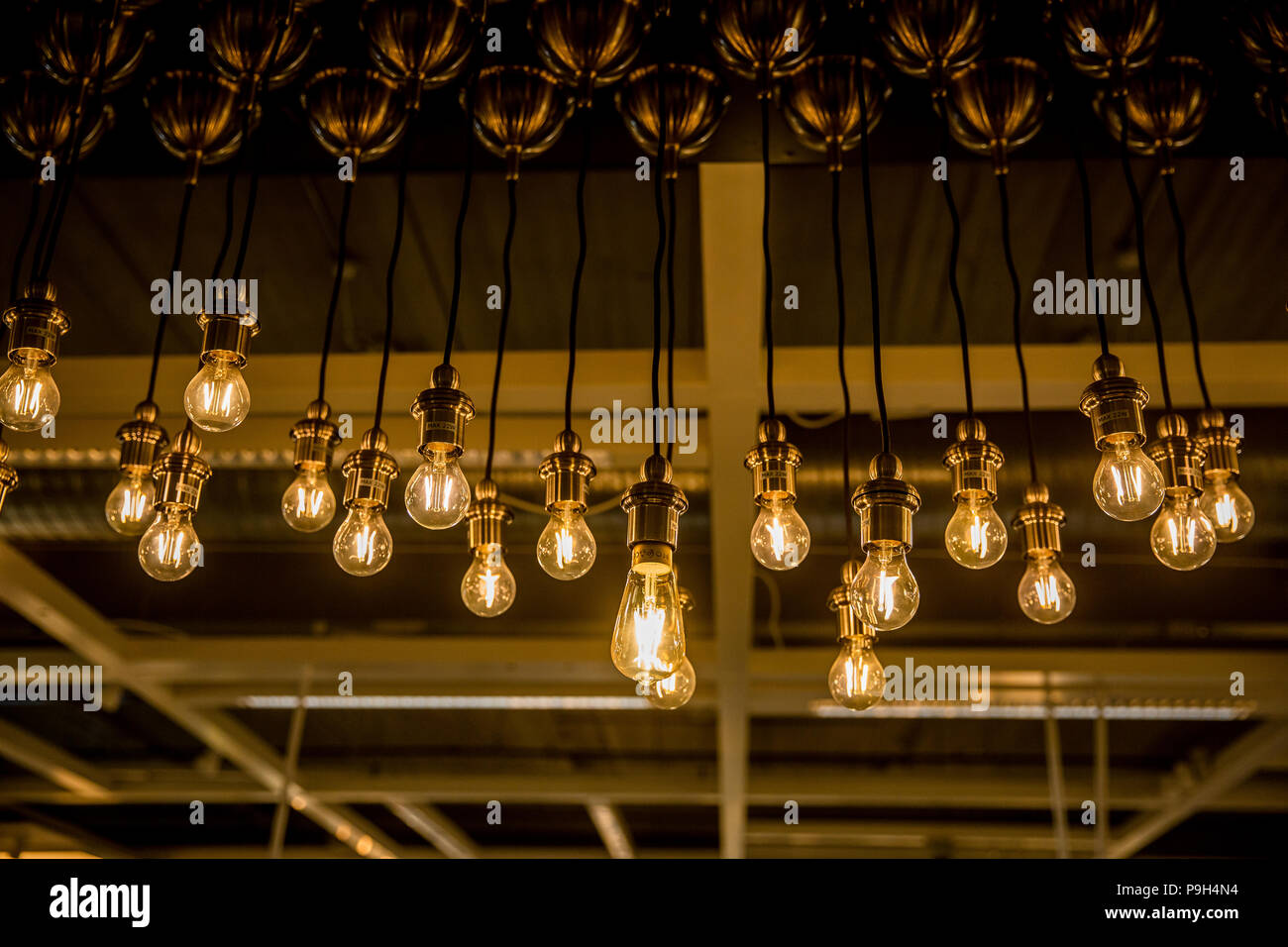 Onschuldig Natuur Muf LED bulbs on long cords handing from the ceiling in Ikea store Stock Photo  - Alamy