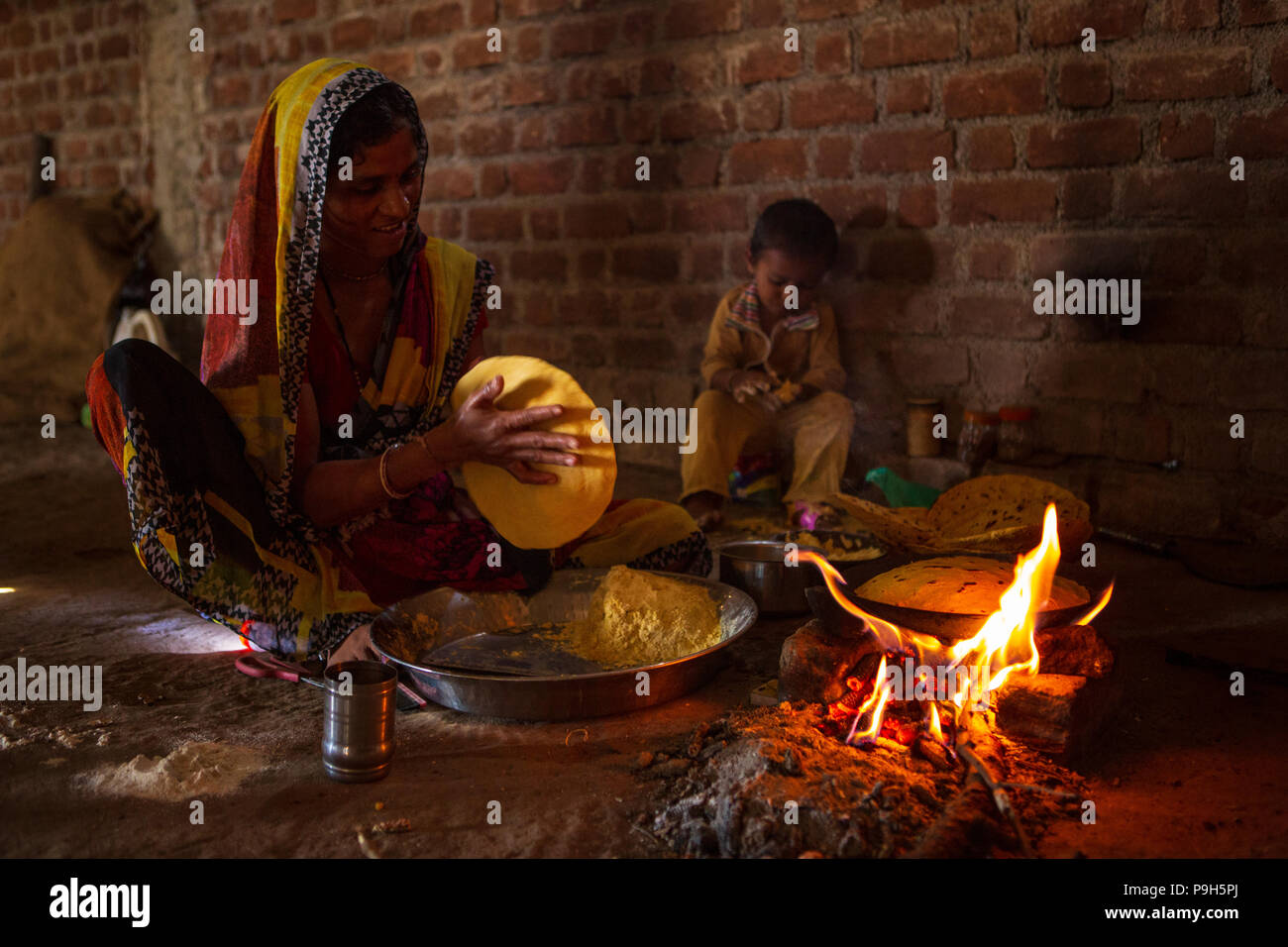 Open fire cooking hi-res stock photography and images - Alamy