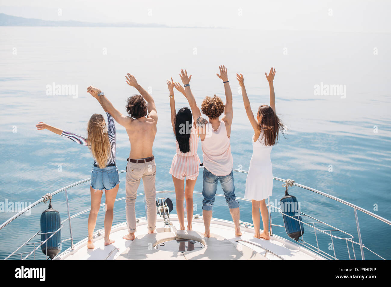 Teenagers girls rear view hi-res stock photography and images - Alamy