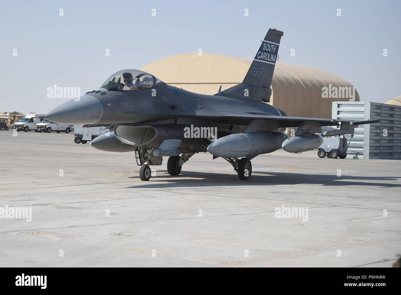 A pilot from the 157th Expeditionary Fighter Squadron prepares to park an F-16 Fighting Falcon, July 16, 2018, at an undisclosed location in Southwest Asia. More than 300 Airmen from the 169th Fighter Wing of the South Carolina Air National Guard recently deployed to the 407th Air Expeditionary Group in support of Operation Inherent Resolve. (U.S. Air Force photo by Staff Sgt. Dana J. Cable) Stock Photo